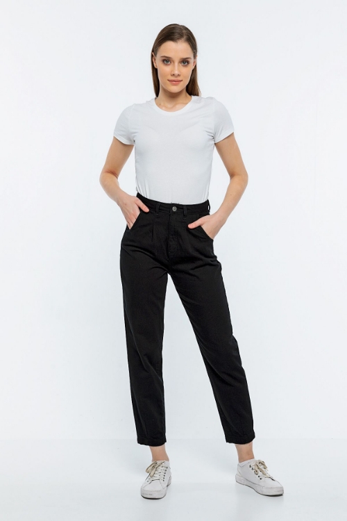 Picture of Woman Black Gabardine mom Cut Trousers