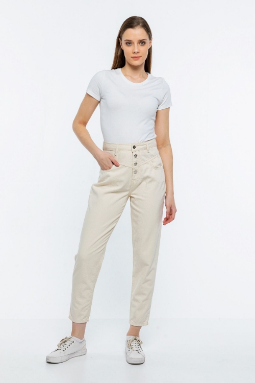 Picture of Woman White Gabardine mom Cut three Buttoned Trousers