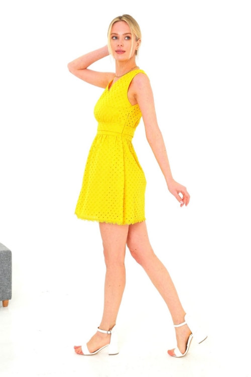 Kadın Sarı 
 V Yaka Brode Dantelli Mini Elbise resmi