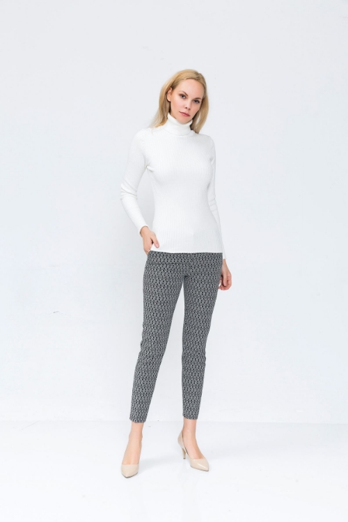 Picture of Woman Black - White Jacquard Trousers