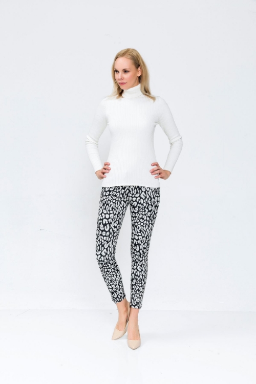 Picture of Woman Black Jacquard Trousers