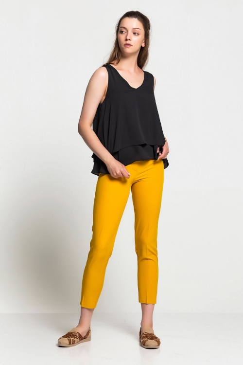 Picture of Woman Black Sleevless Chiffon Blouse
