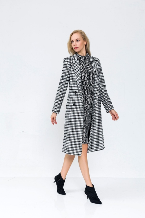 Picture of Woman Black Plaid Coat