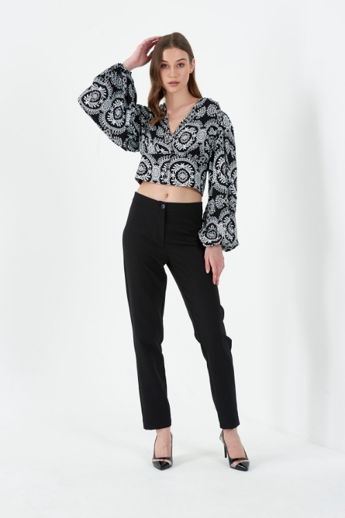 Picture of Woman Black V Neck Balon Sleeve Crop Blouse