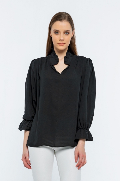 Picture of Woman Black handle Elastic V Neck three quarter Trojan Sleeve Blouse