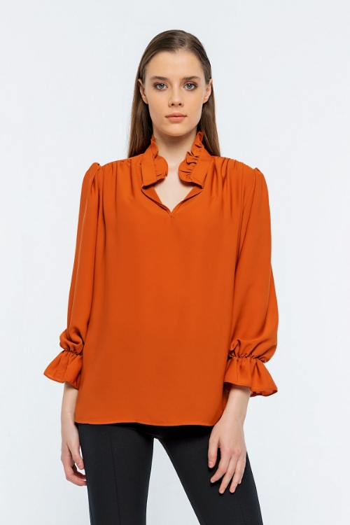 Picture of Woman Cinnamon handle Elastic V Neck three quarter Trojan Sleeve Blouse