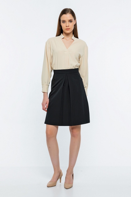 Picture of Woman Black Front Pleated Knee above Skirt