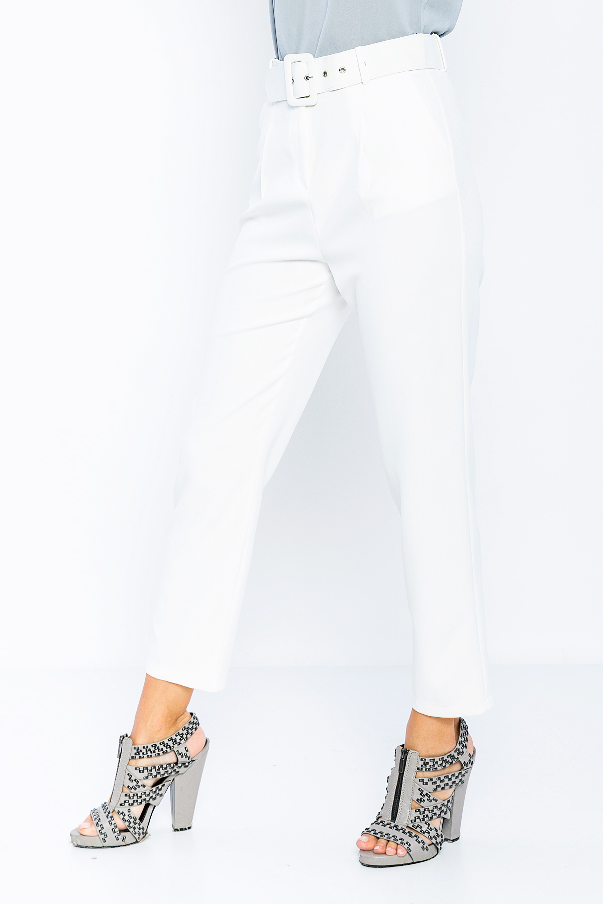 Kadın Beyaz Yüksek Bel Kemerli Normal Paça Pantolon resmi