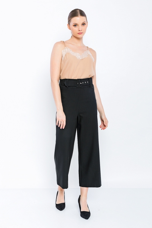 Picture of Woman Black Comfortable Cut Belted Capri Trousers