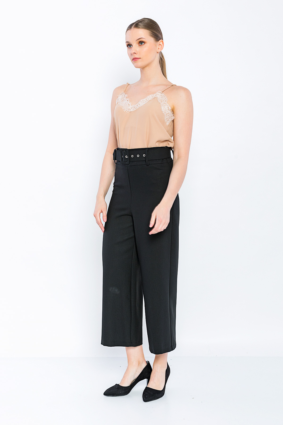 Picture of Woman Black Comfortable Cut Belted Capri Trousers