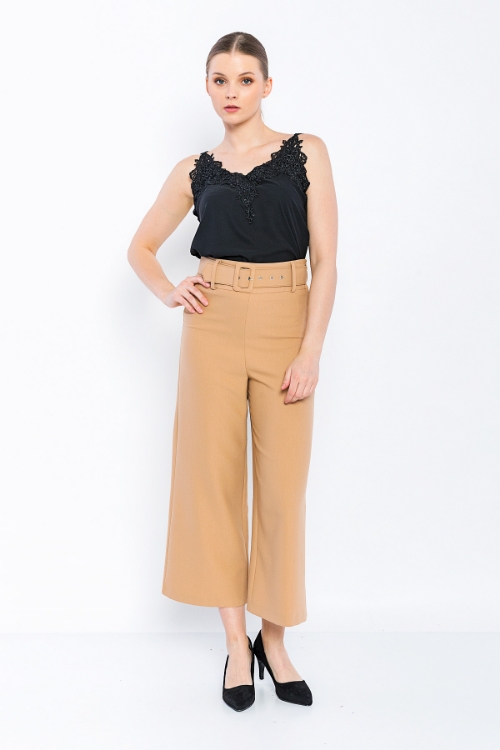 Picture of Woman Camel Comfortable Cut Belted Capri Trousers