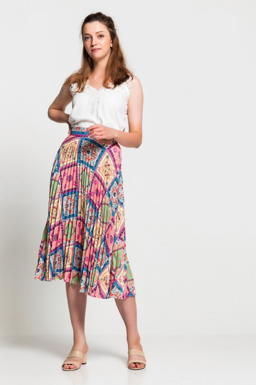 Picture of Woman Powder pleated Patterned Skirt